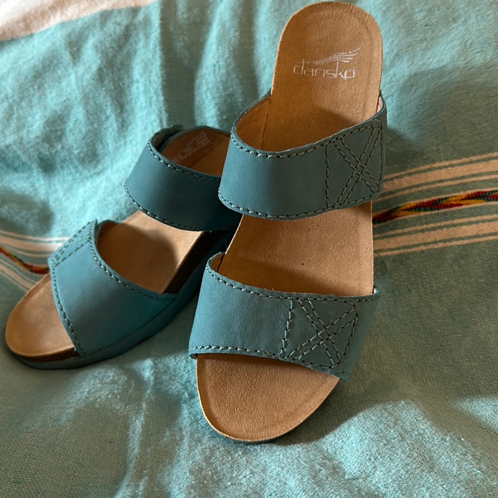 Dansko sanders size 6.5 teal colored